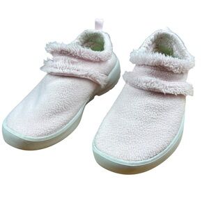 OOFOS Oocoozie Women's Pink Fleece Low Sneakers